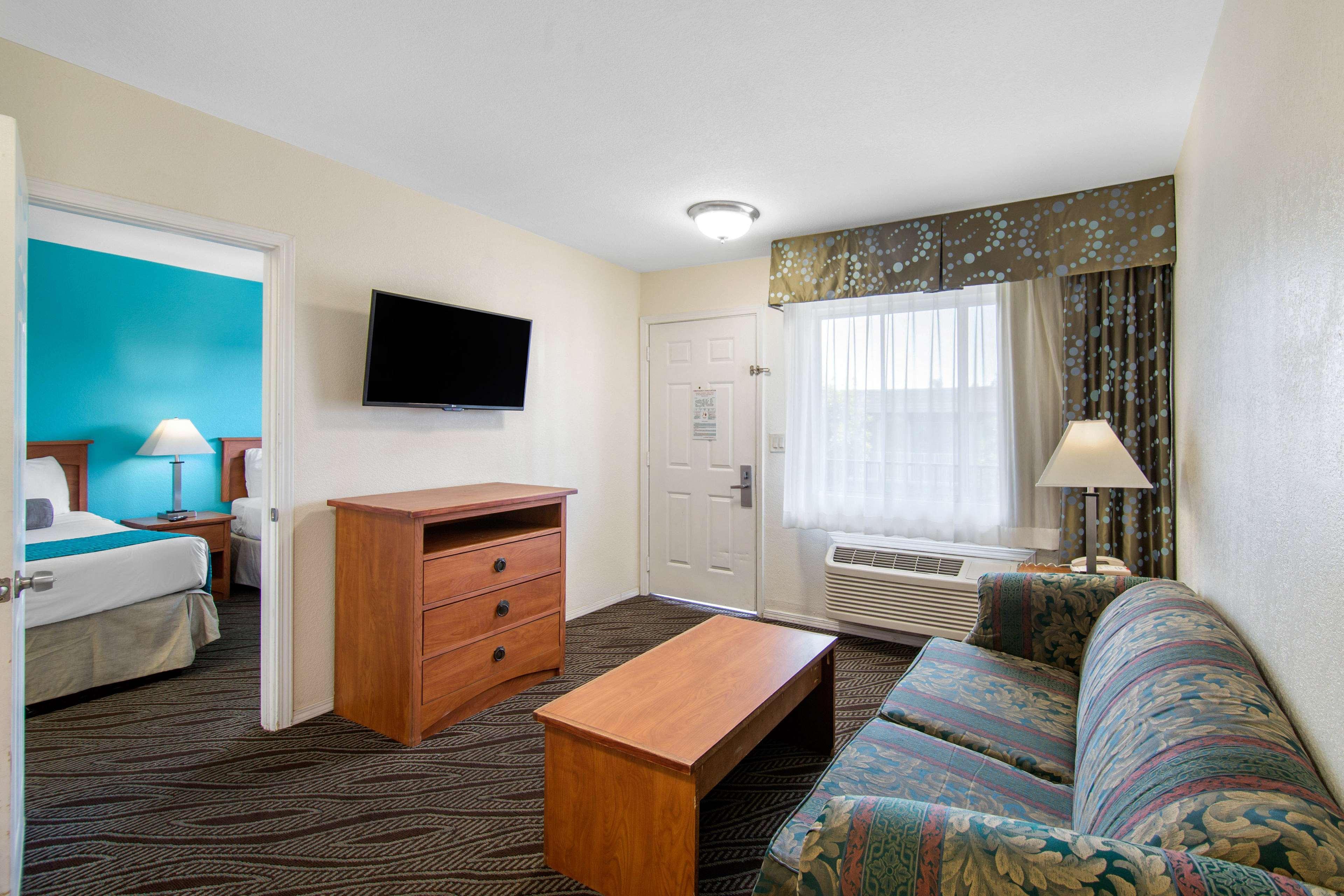 Howard Johnson Suites By Wyndham San Diego Chula Vista Bayfront Buitenkant foto